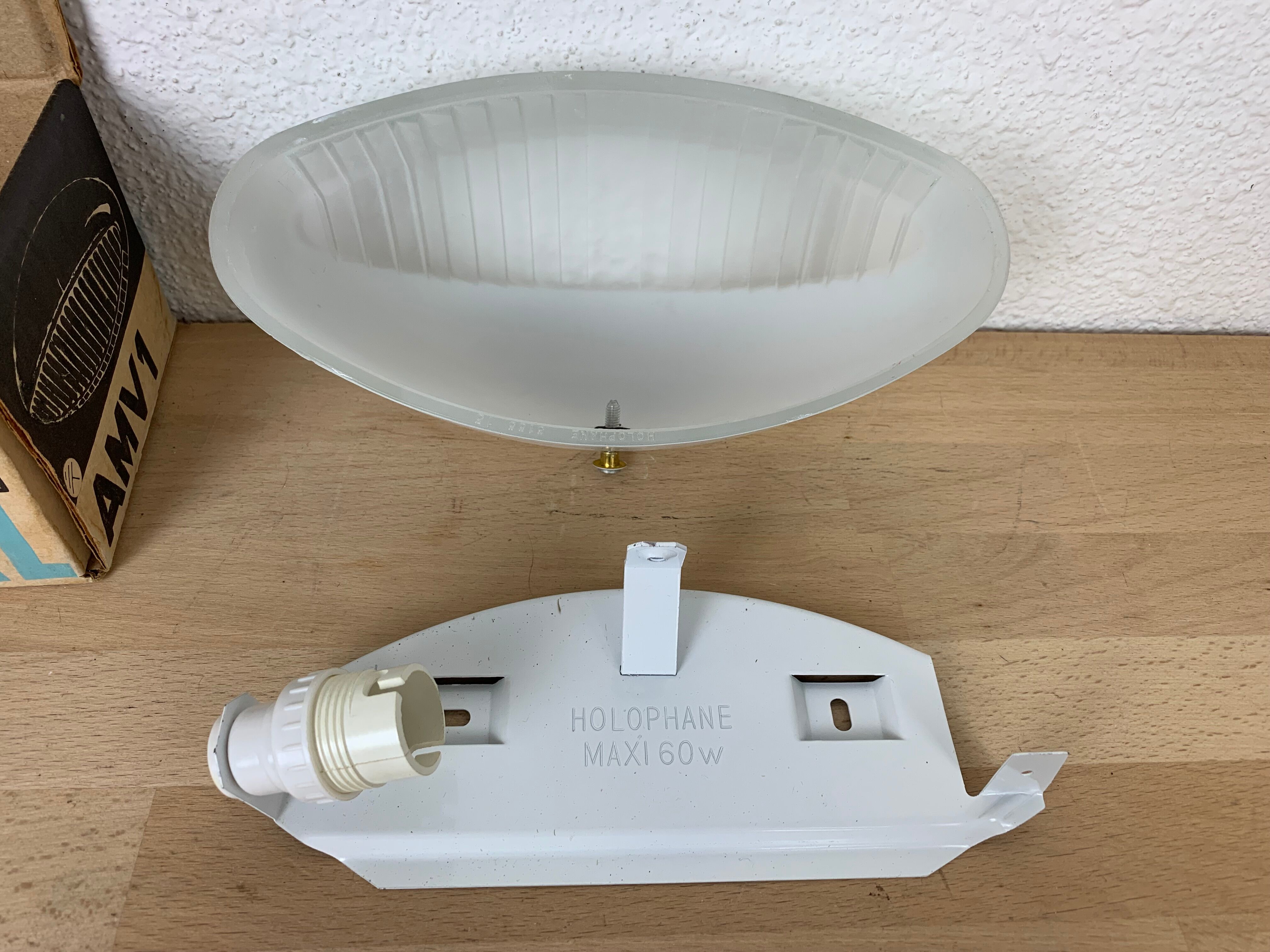 New Holophane Prismopal AMV1 wall lamp, prismatic enamelled glass