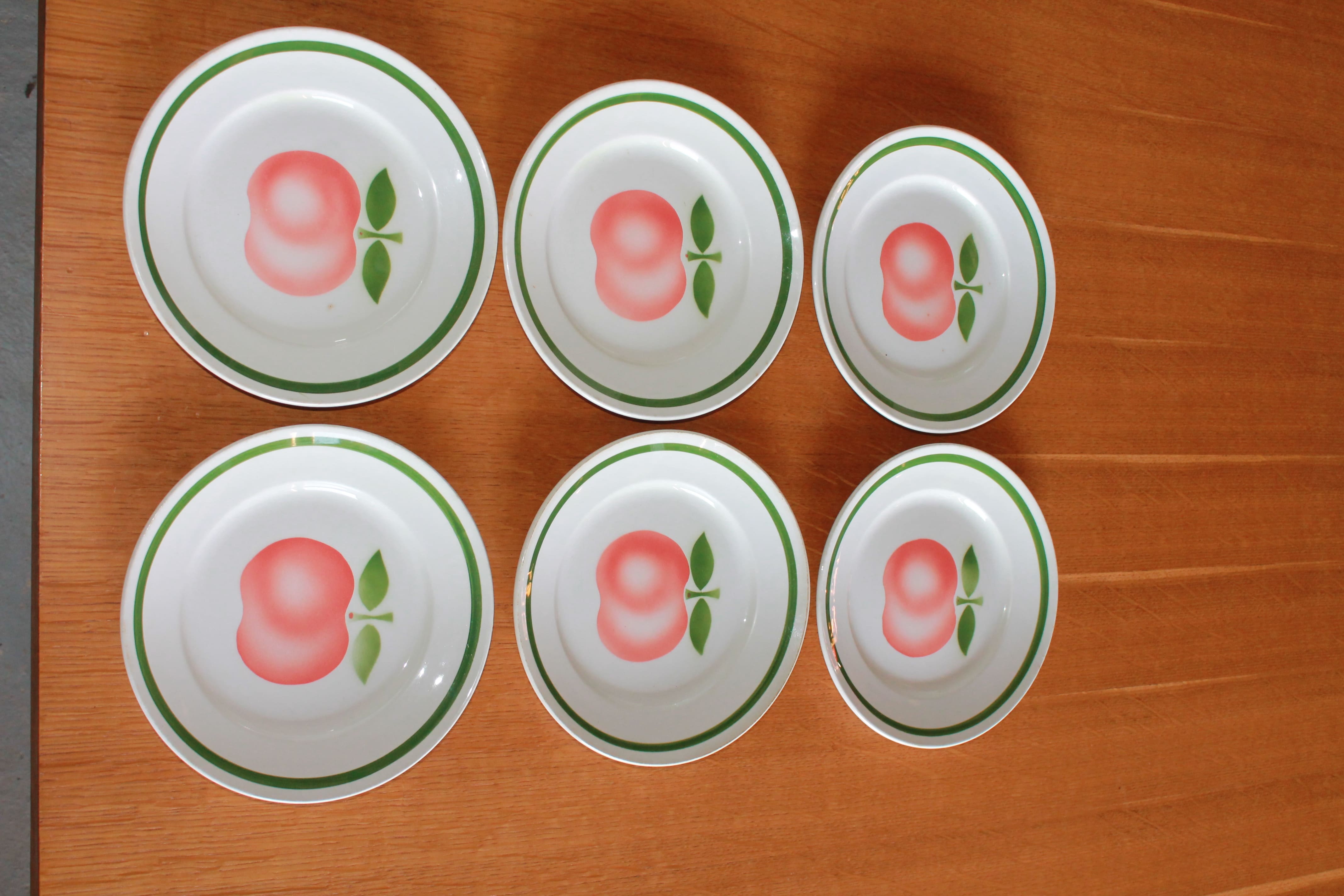 6 vintage apple plates