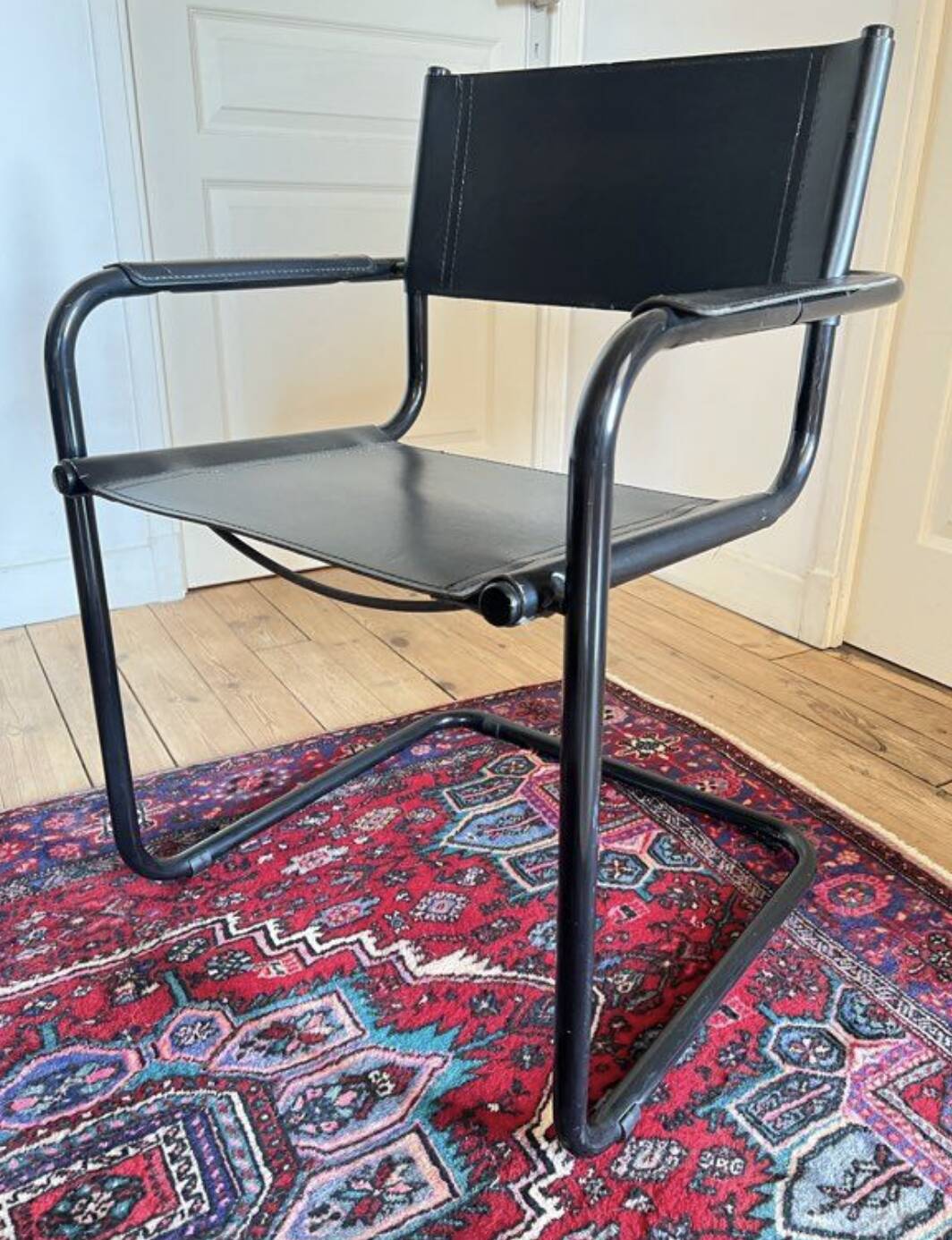 Pair of Cantilever armchairs in leather and black tubular - 1970s