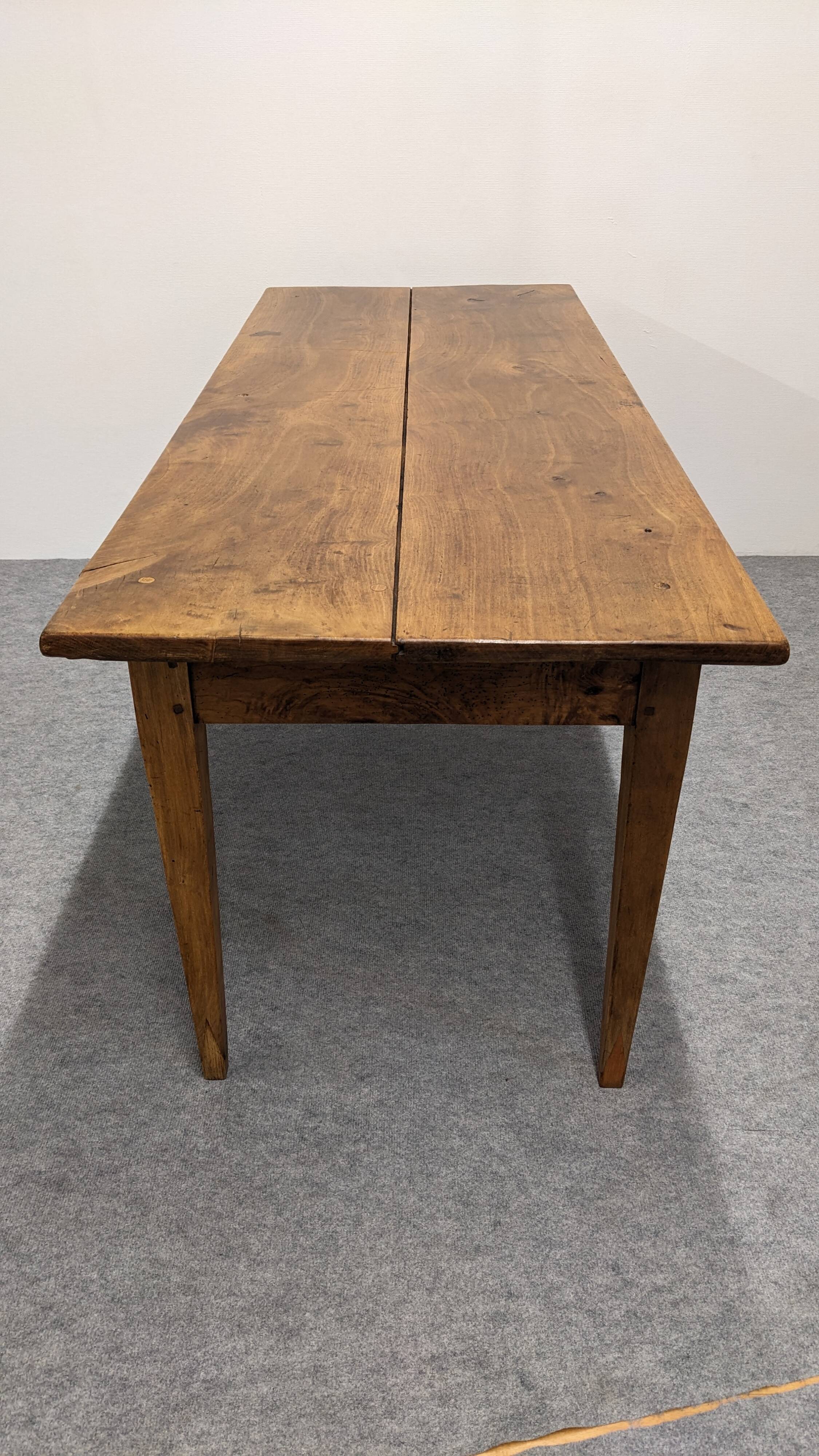 Burgundian farmhouse table in walnut, France early 19th century.