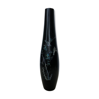 Black laqué wooden vase