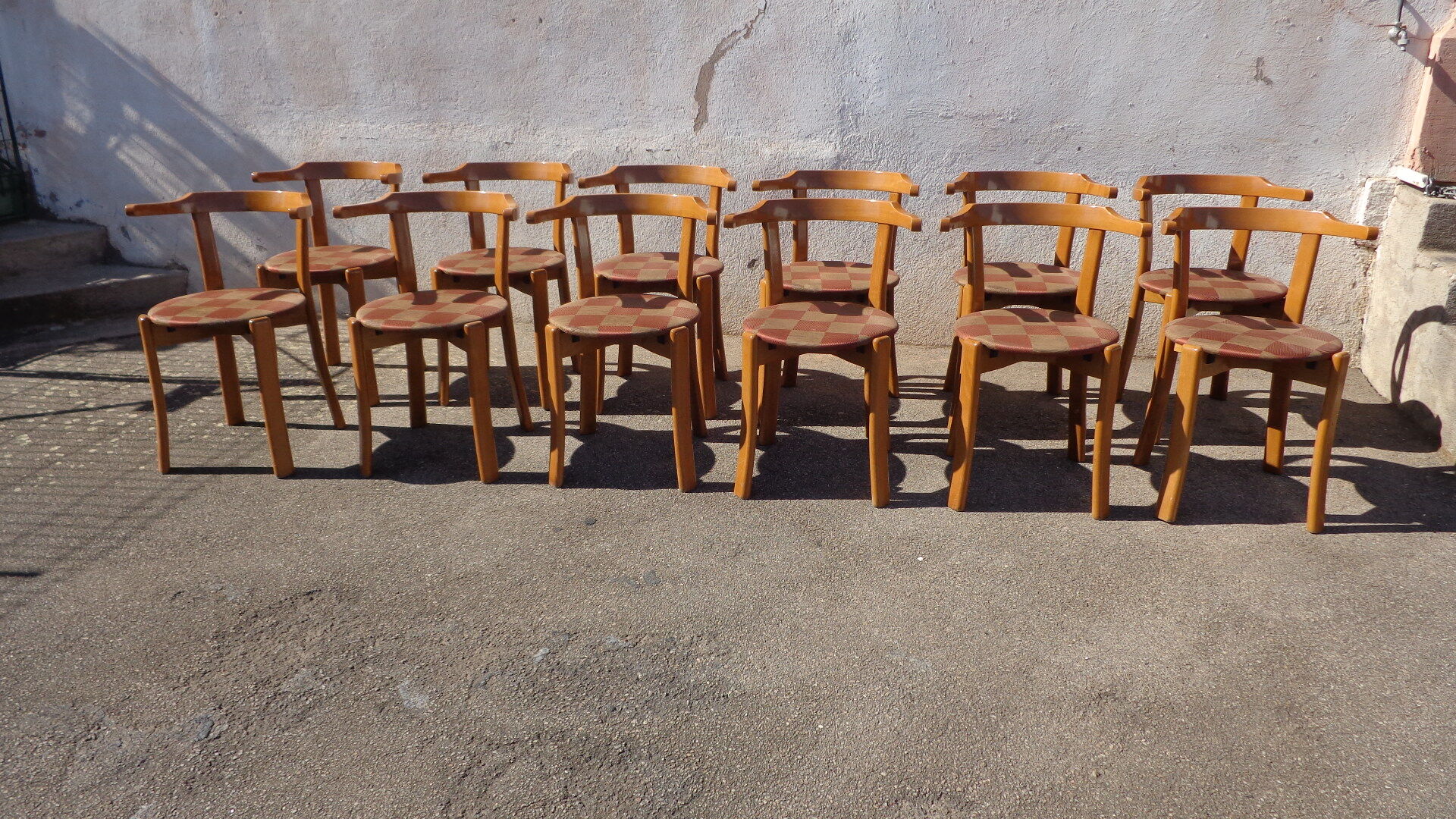 Set of 12 armrest chairs