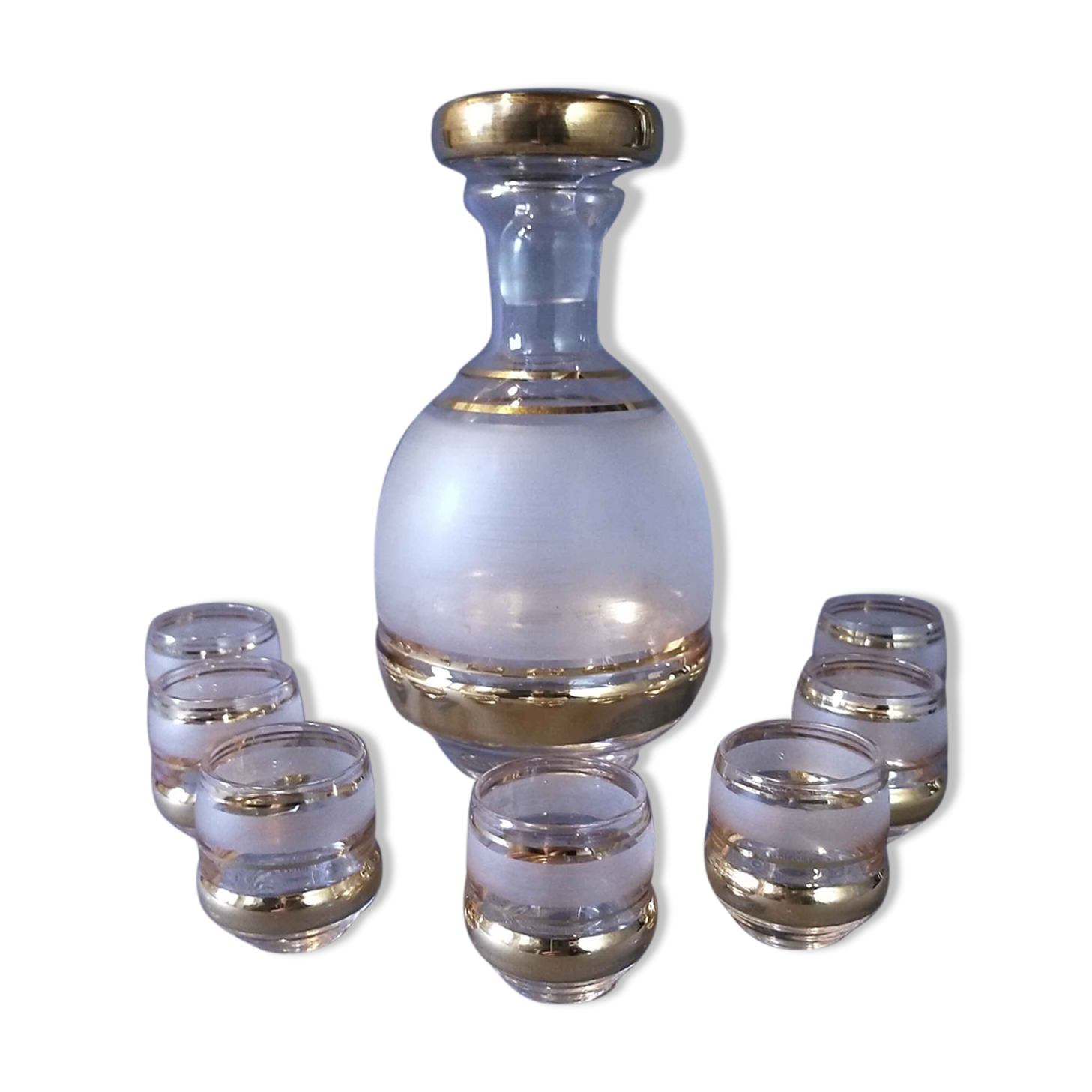 Liquor decanter and its 7 glasses