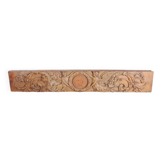 Fronton en bois sculpté du 18e siècle