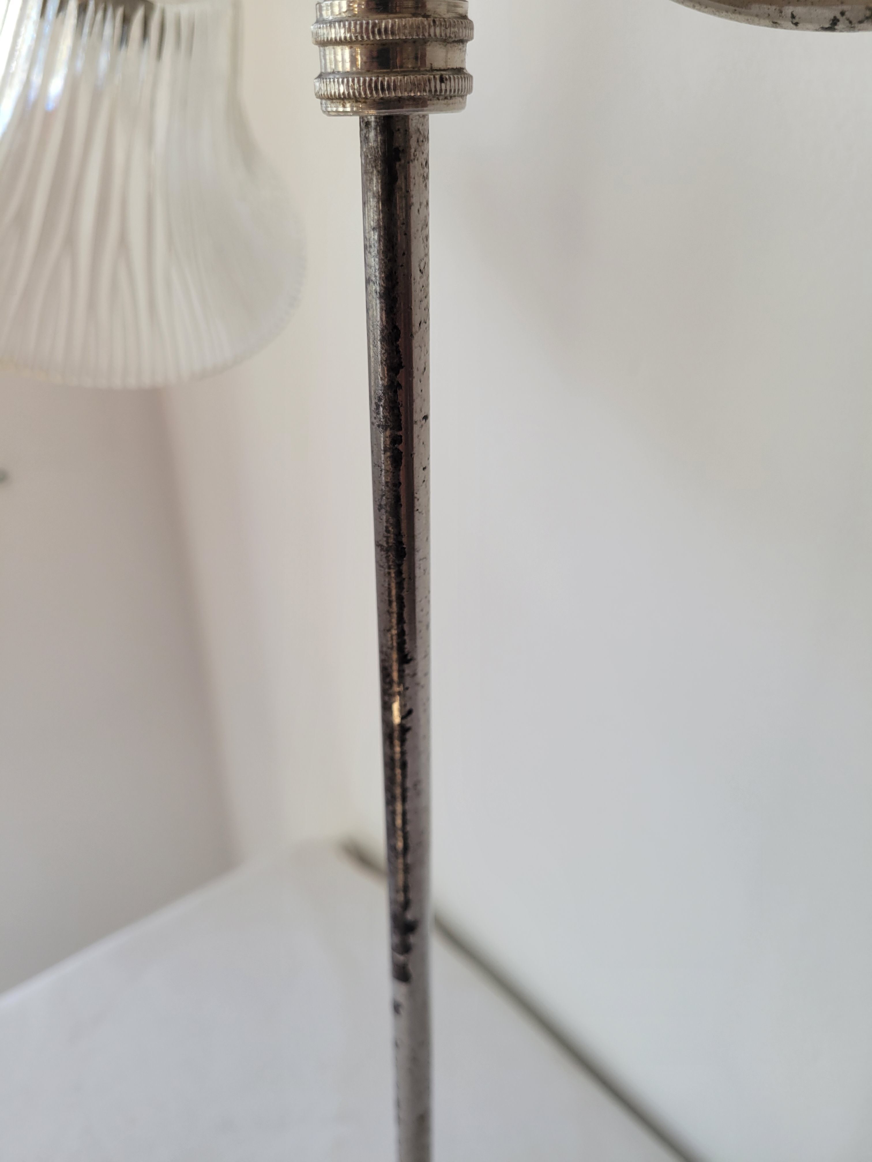Lampe de bureau à bras orientable Holphane
