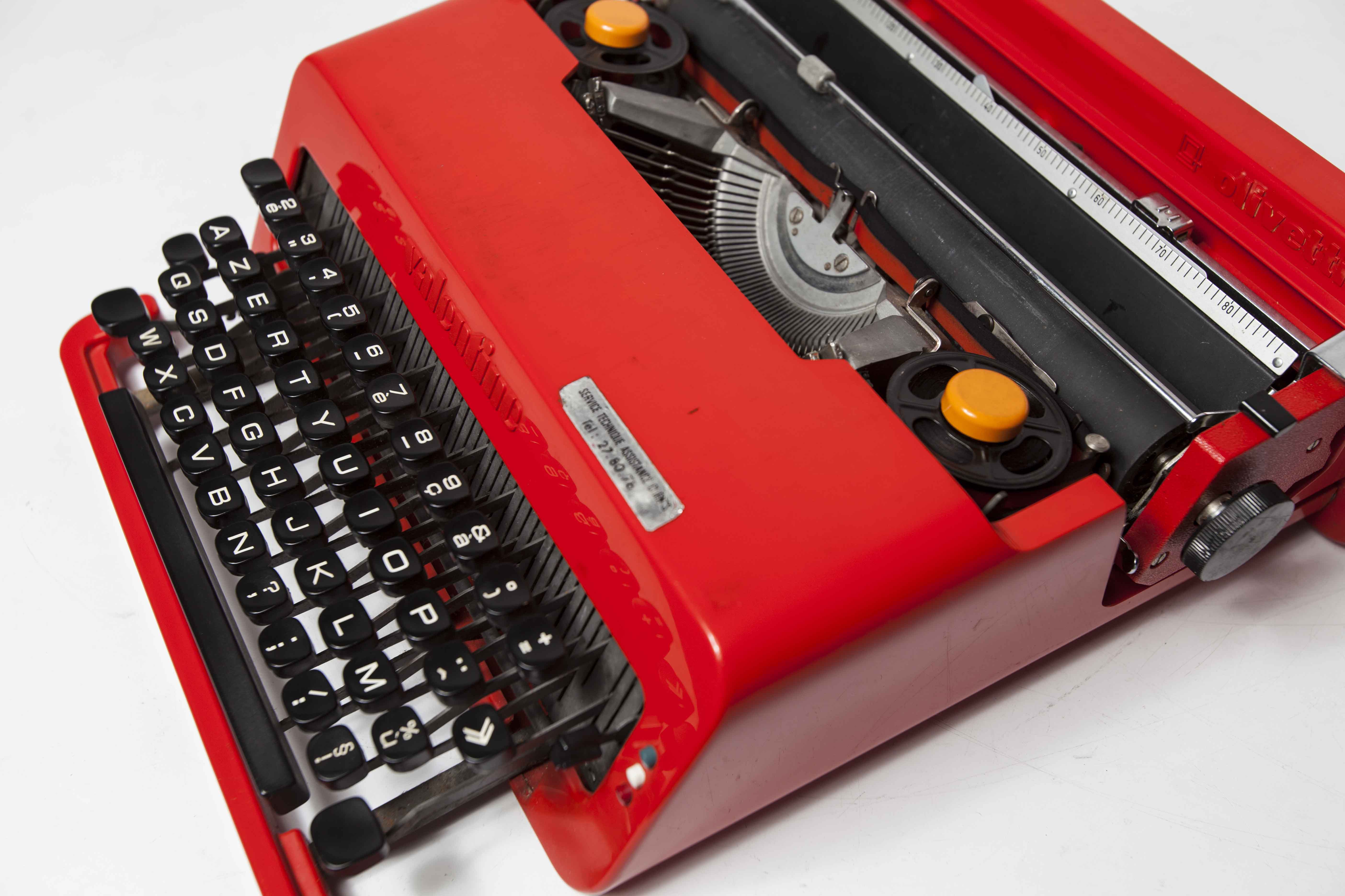 Typewriter Olivetti Valentine 1970