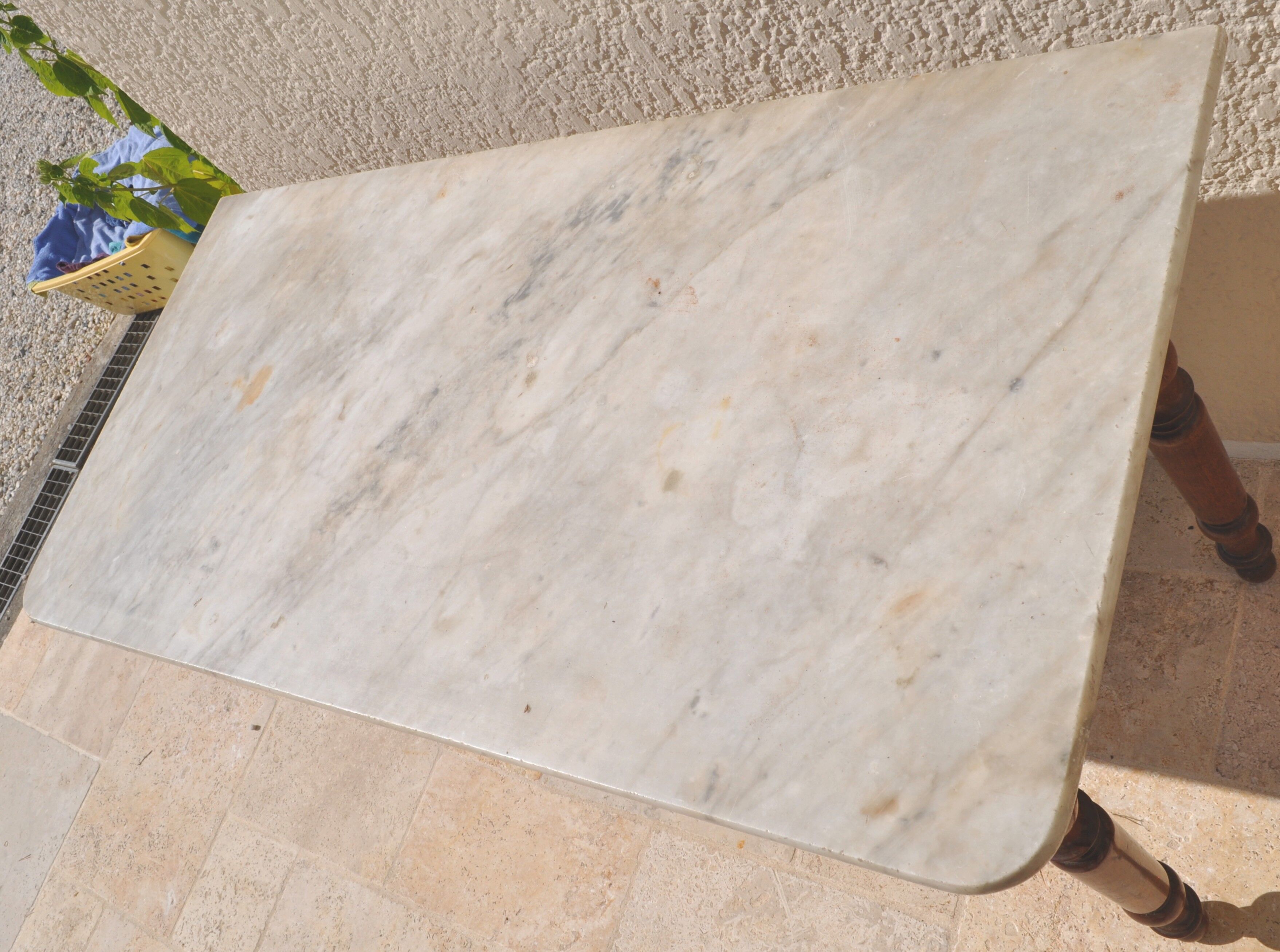 Table old white marble