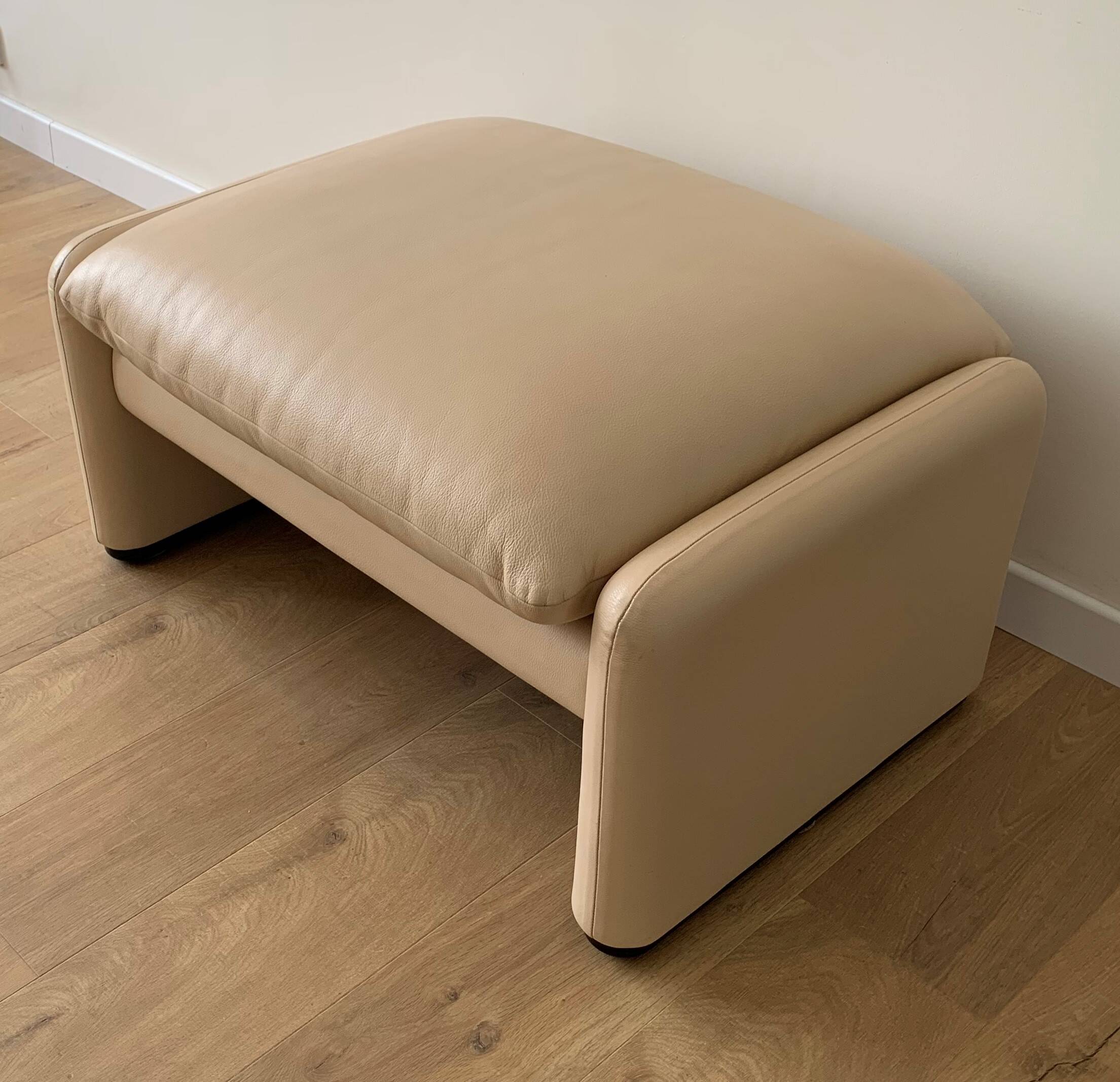 Ottoman Maralunga in leather Cassina