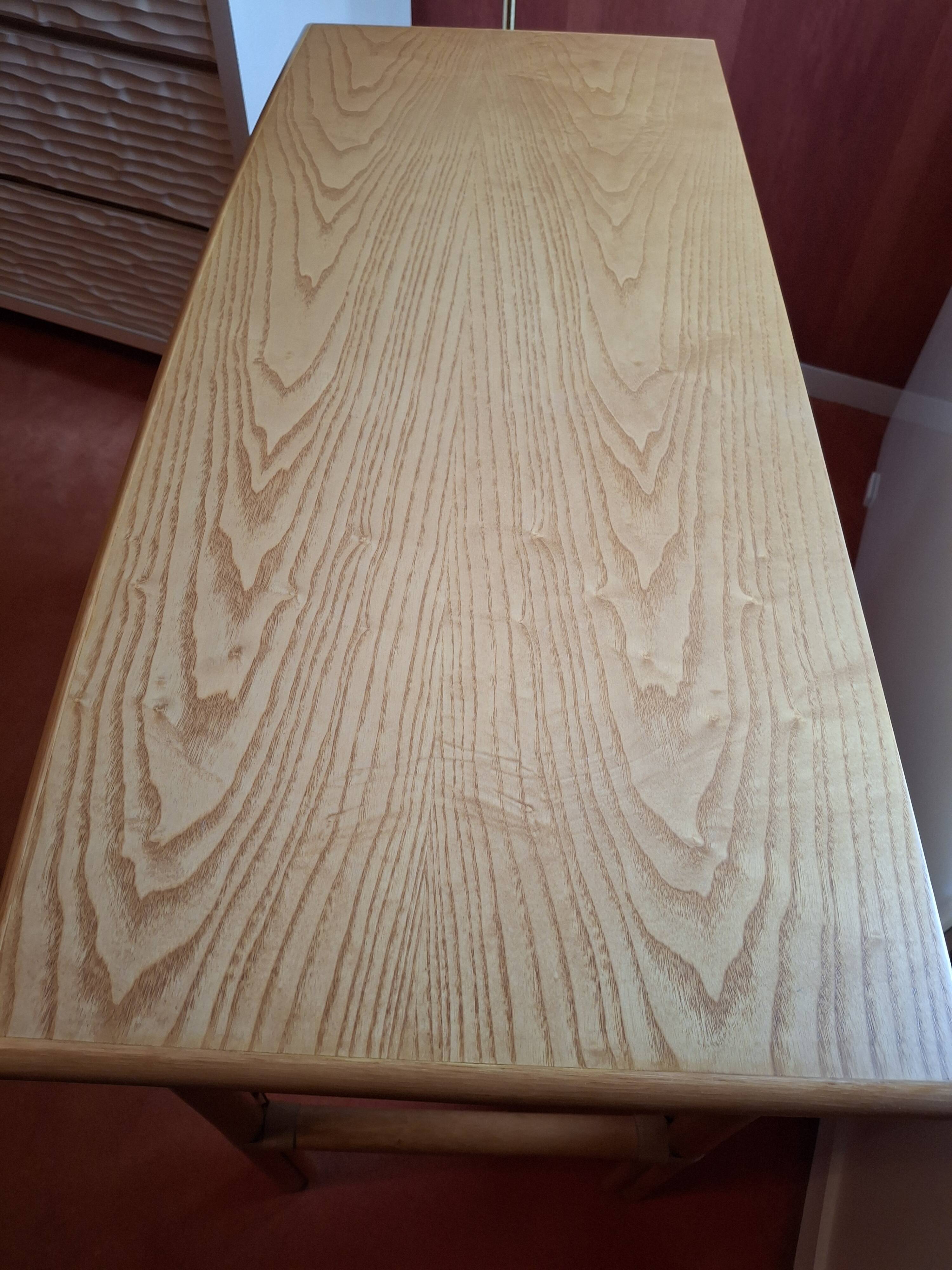 dresser with 2 drawers