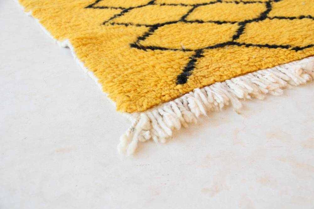 Yellow and Black Rug - 247 x 160 cm