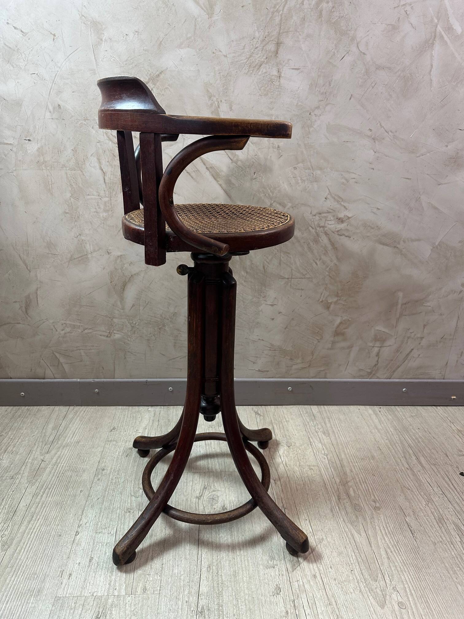 Tabouret de coiffeur pour enfant