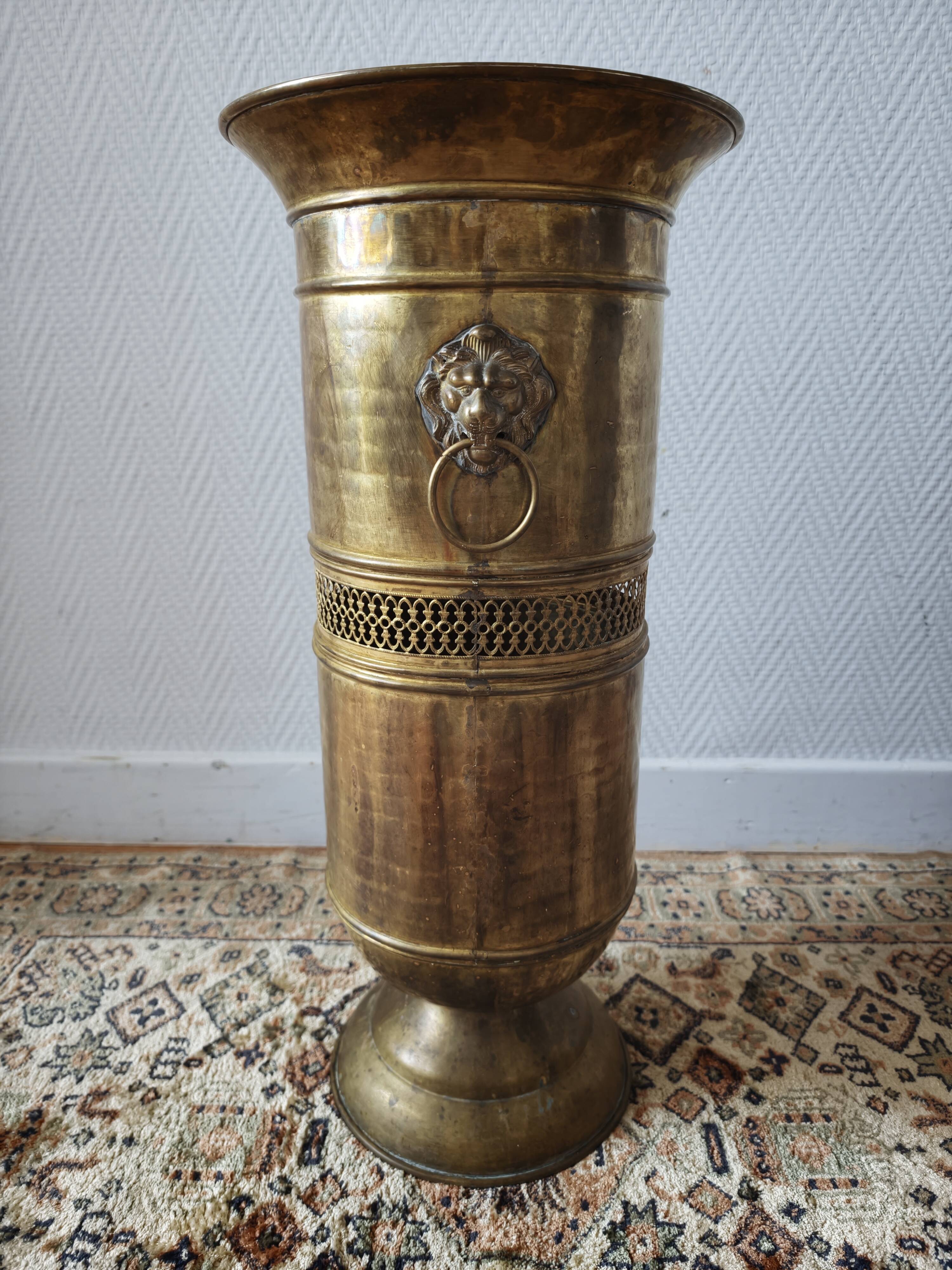Vintage brass umbrella stand – lion head handles