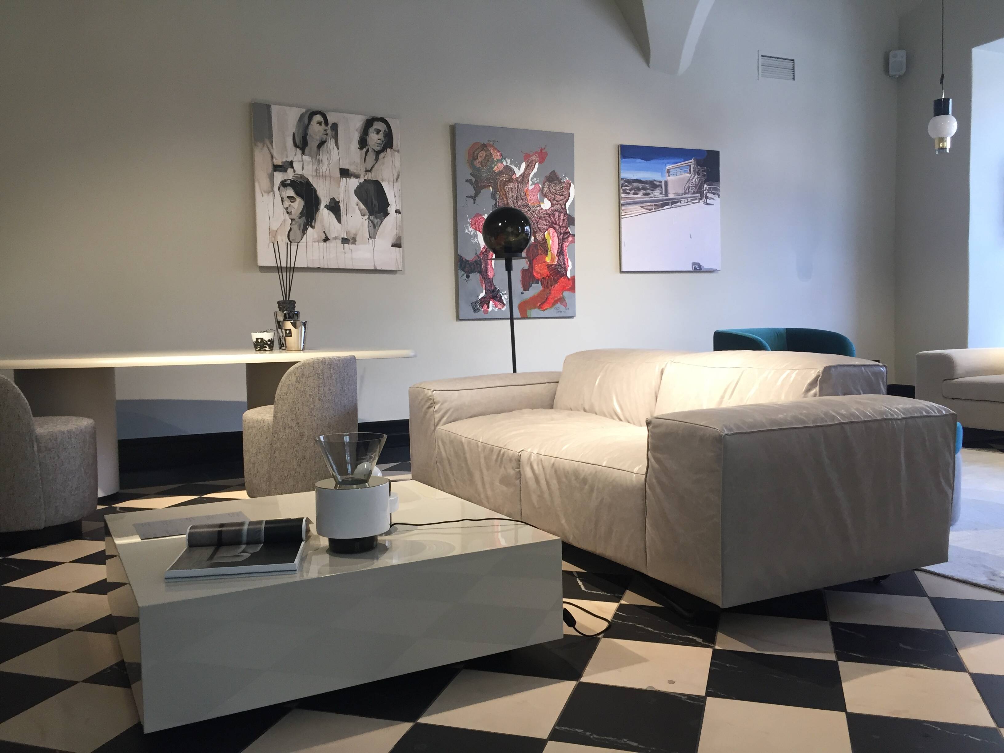 Gio Pagani – “Je T’Attends” Sofa – Premium Light Grey Leather