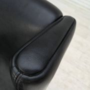 Années 1960, design danois par Illum Wikkelsø, fauteuil, modèle 110, cuir, teck.