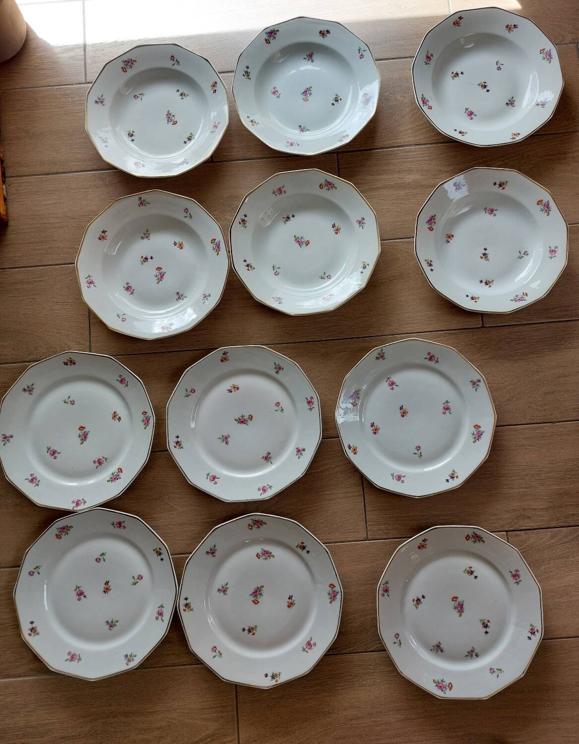Set of 12 floral porcelain plates