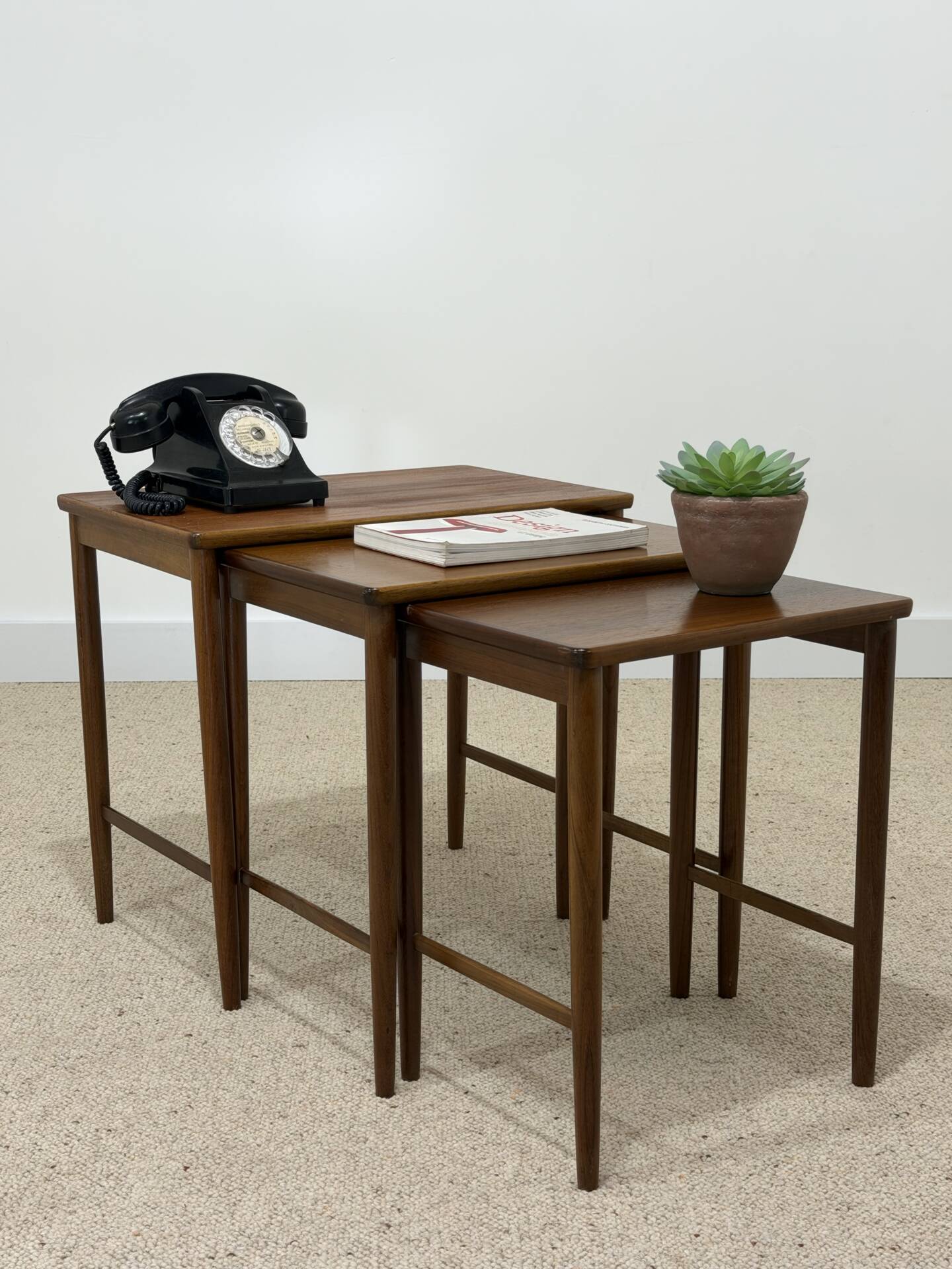 Set of 3 Scandinavian nesting tables in teak – 1960s