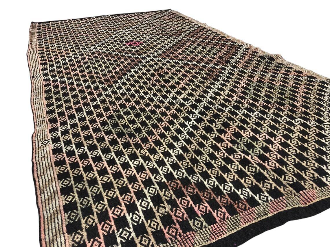 Tapis Kilim tribal pour la maison