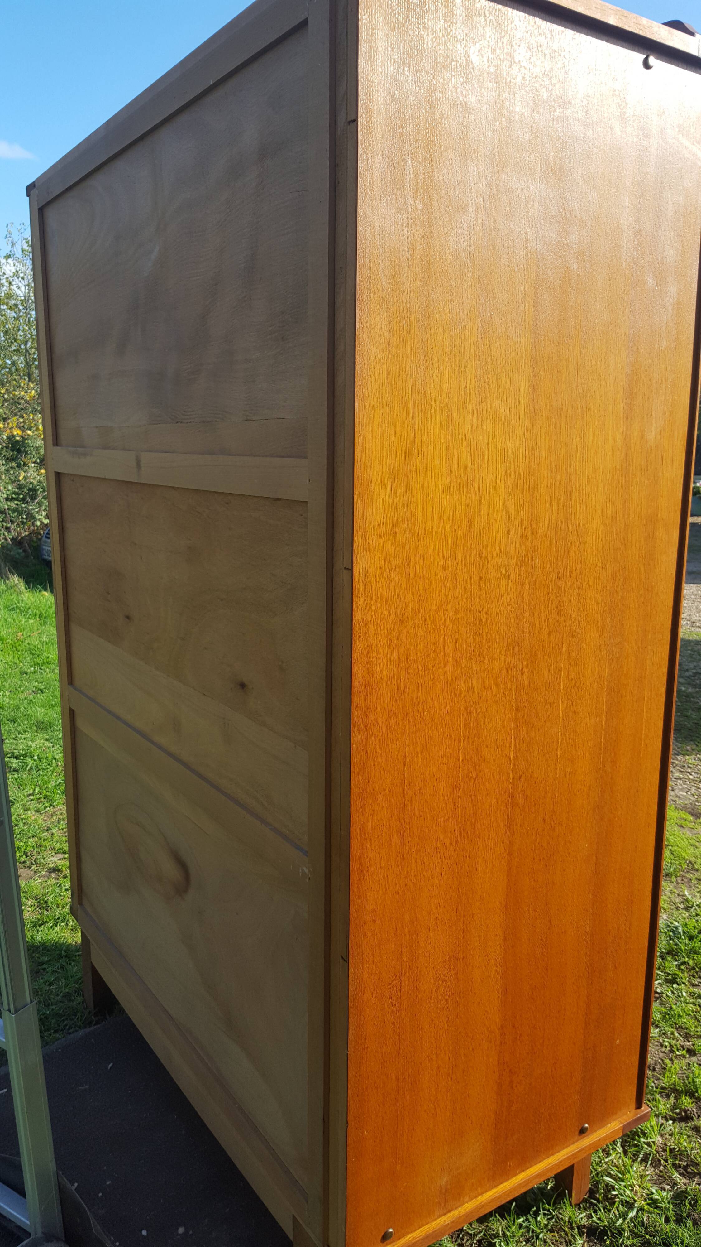 Scandinavian wardrobe foot compas vintage