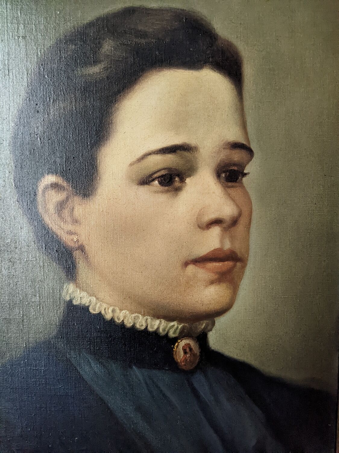 Oil on canvas portrait in an antique gilded wooden frame.