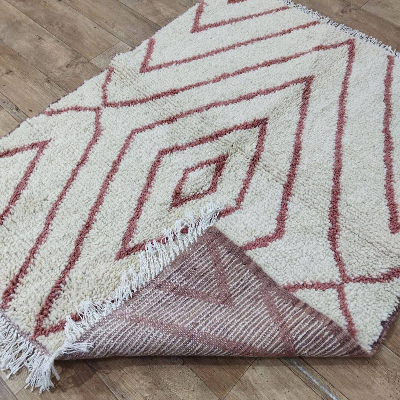 Handmade moroccan berber rug 157 x 130 cm