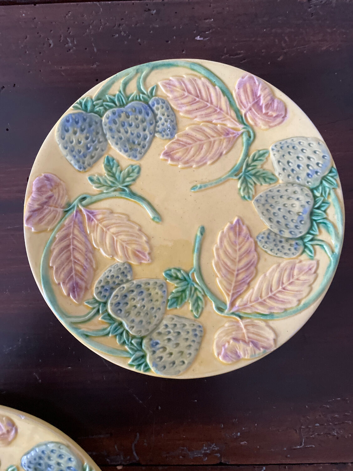 Set de 6 assiettes en barbotine vers 1930
