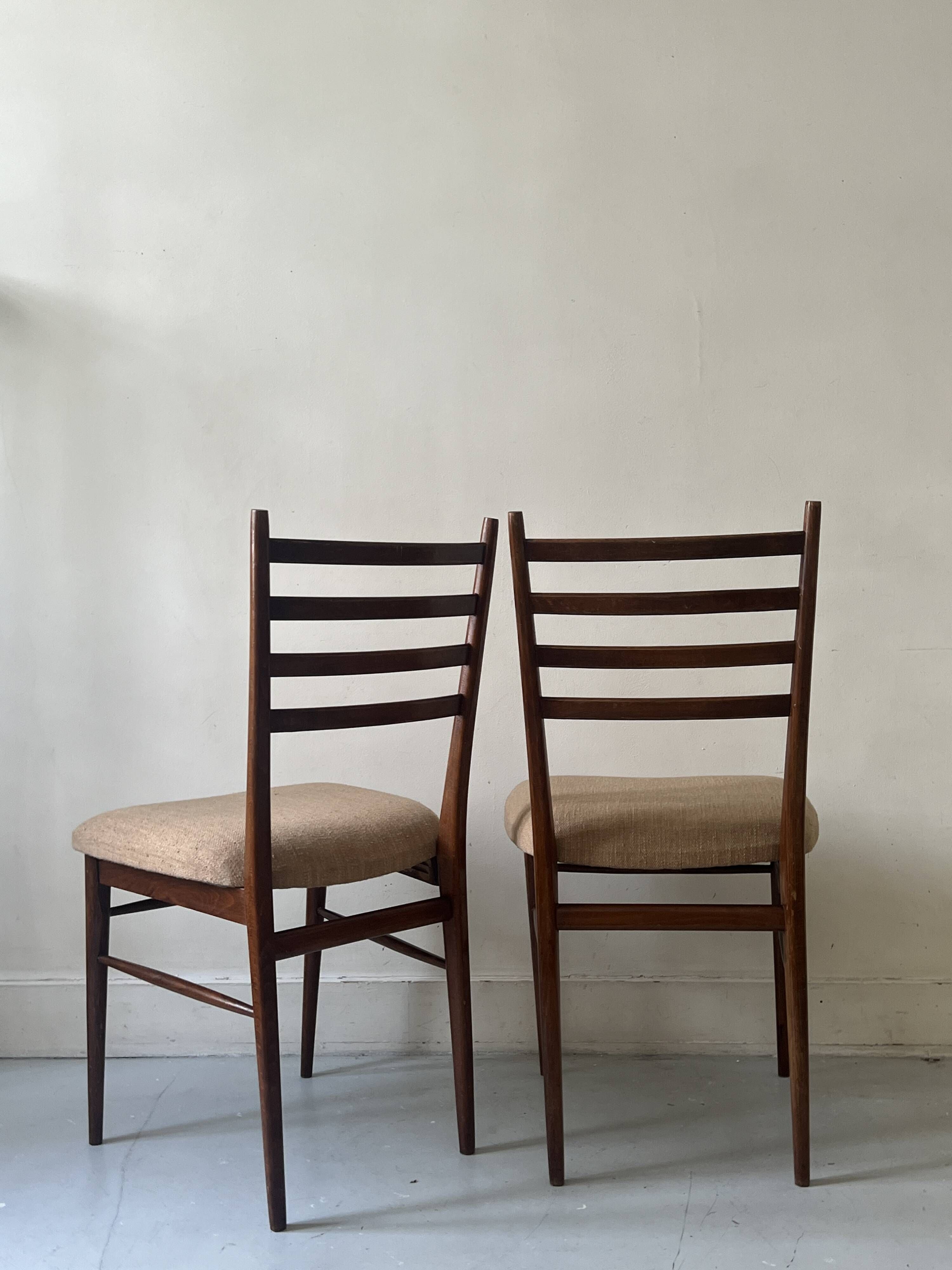 Lot de 2 chaises en bois filaire dans le gout de Gio PONTI , Italie 1970