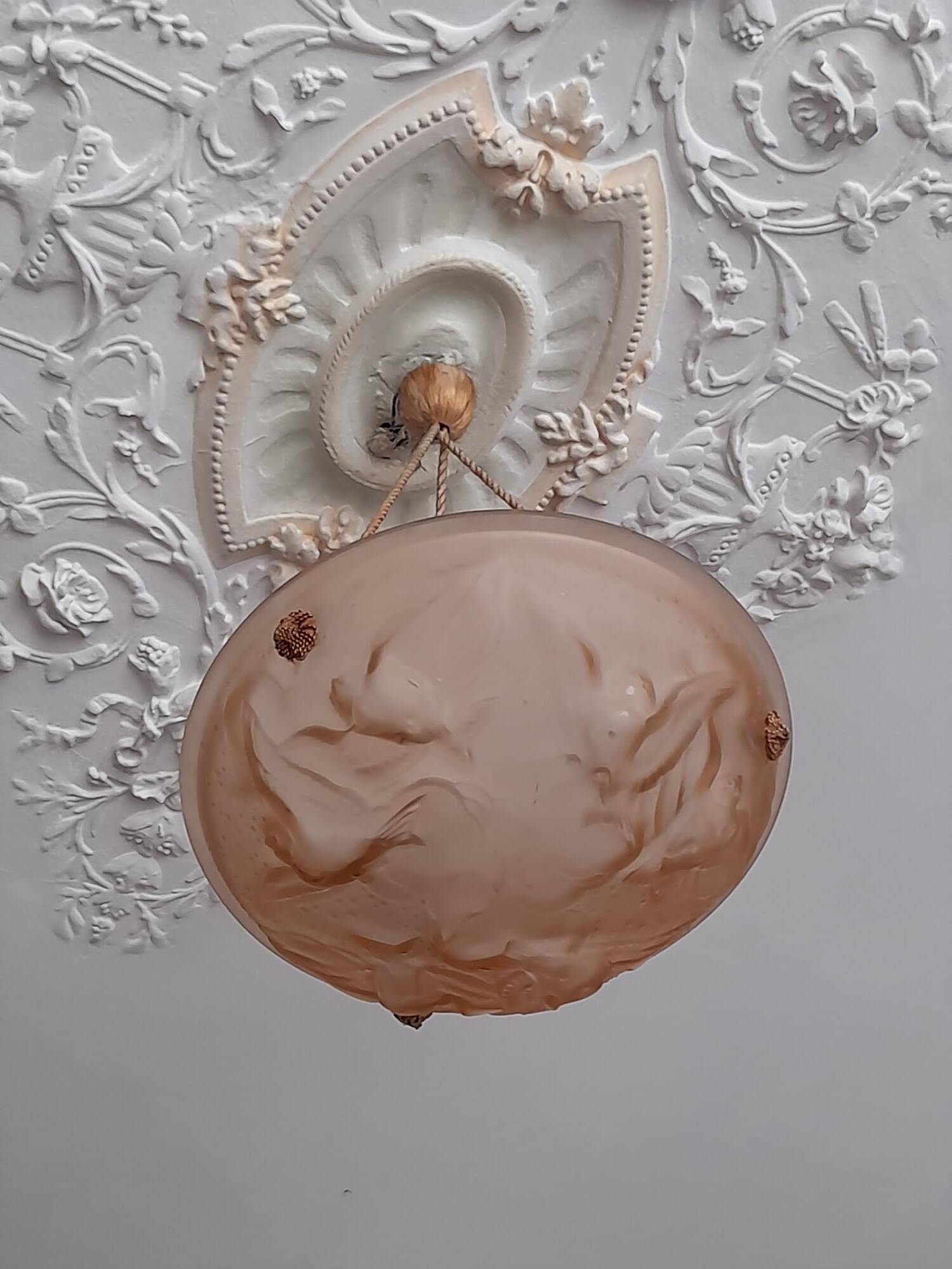 Glass paste lustre, pink