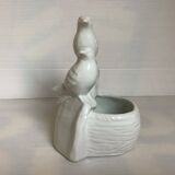 Zoomorphic bird planter