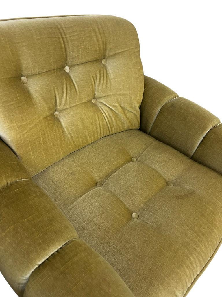 Set of 2 XL vintage single armchairs in space age style.