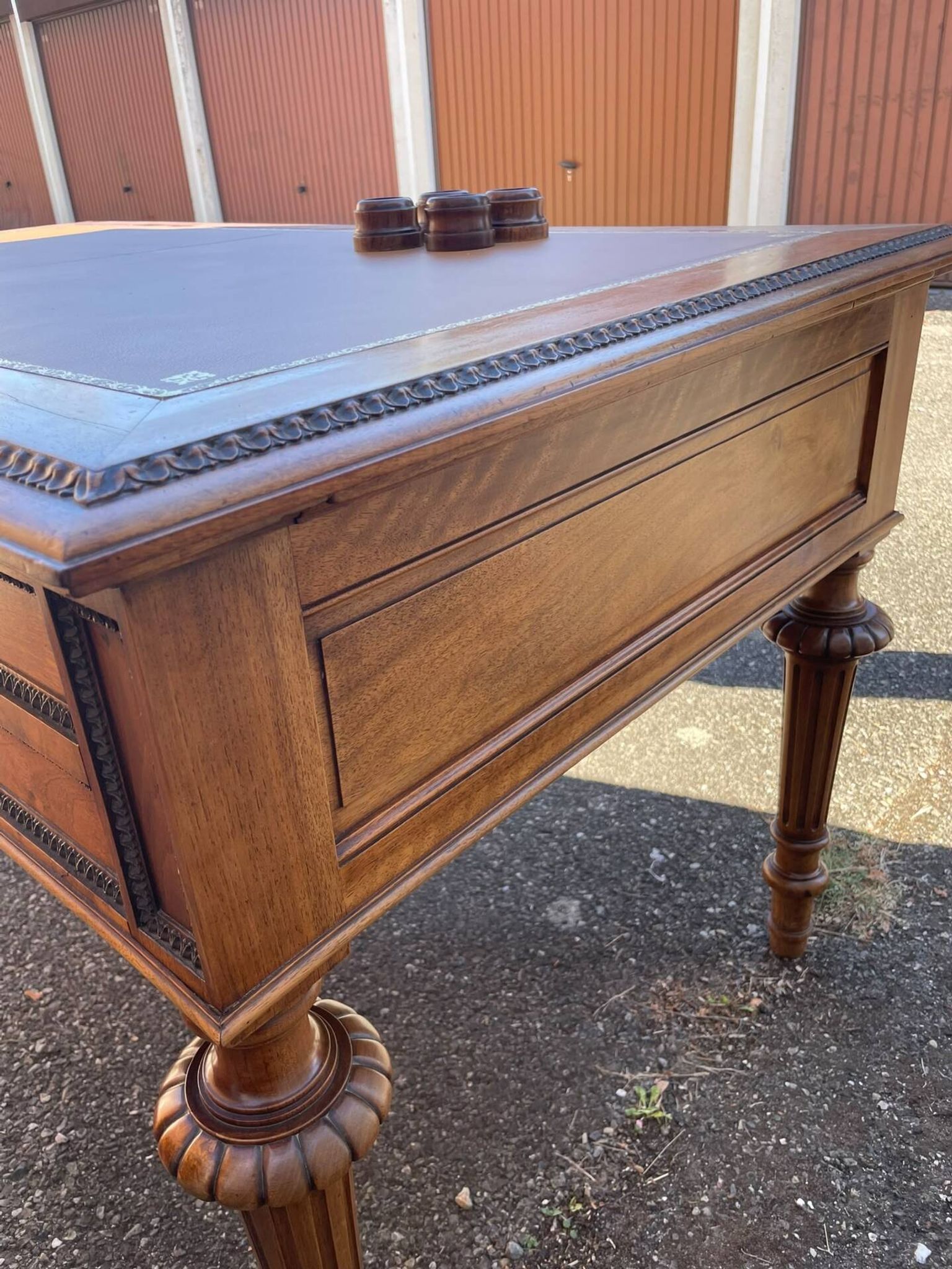 Double-sided flat desk in Louis XVI style made of mahogany and leather.