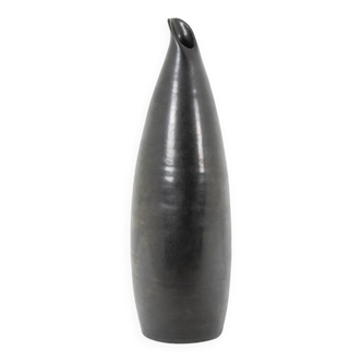 The Potters of Accolay. Wheel-thrown earthenware vase. Circa 1955.