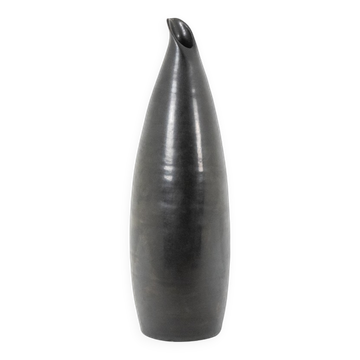 The Potters of Accolay. Wheel-thrown earthenware vase. Circa 1955.