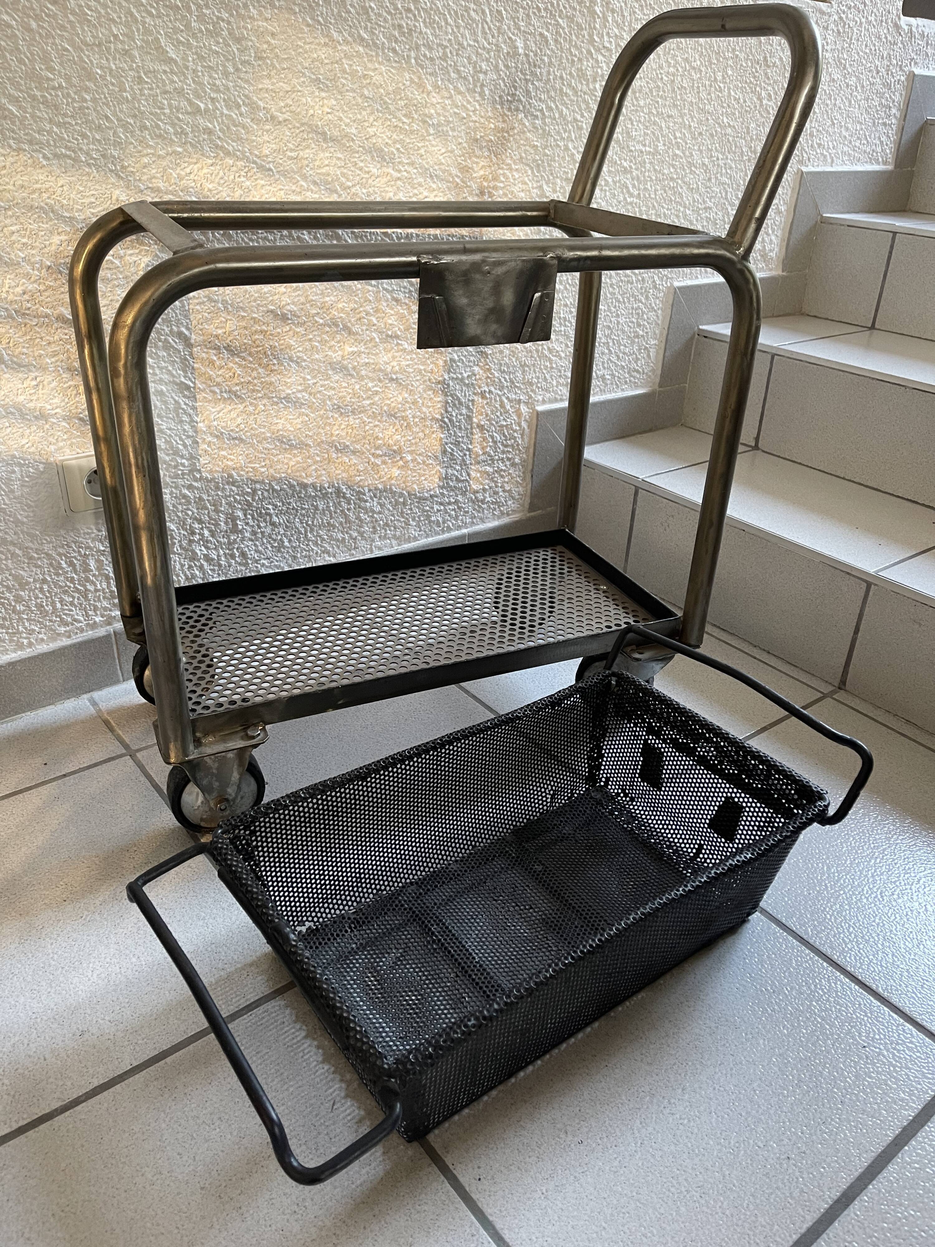 Industrial trolley serving