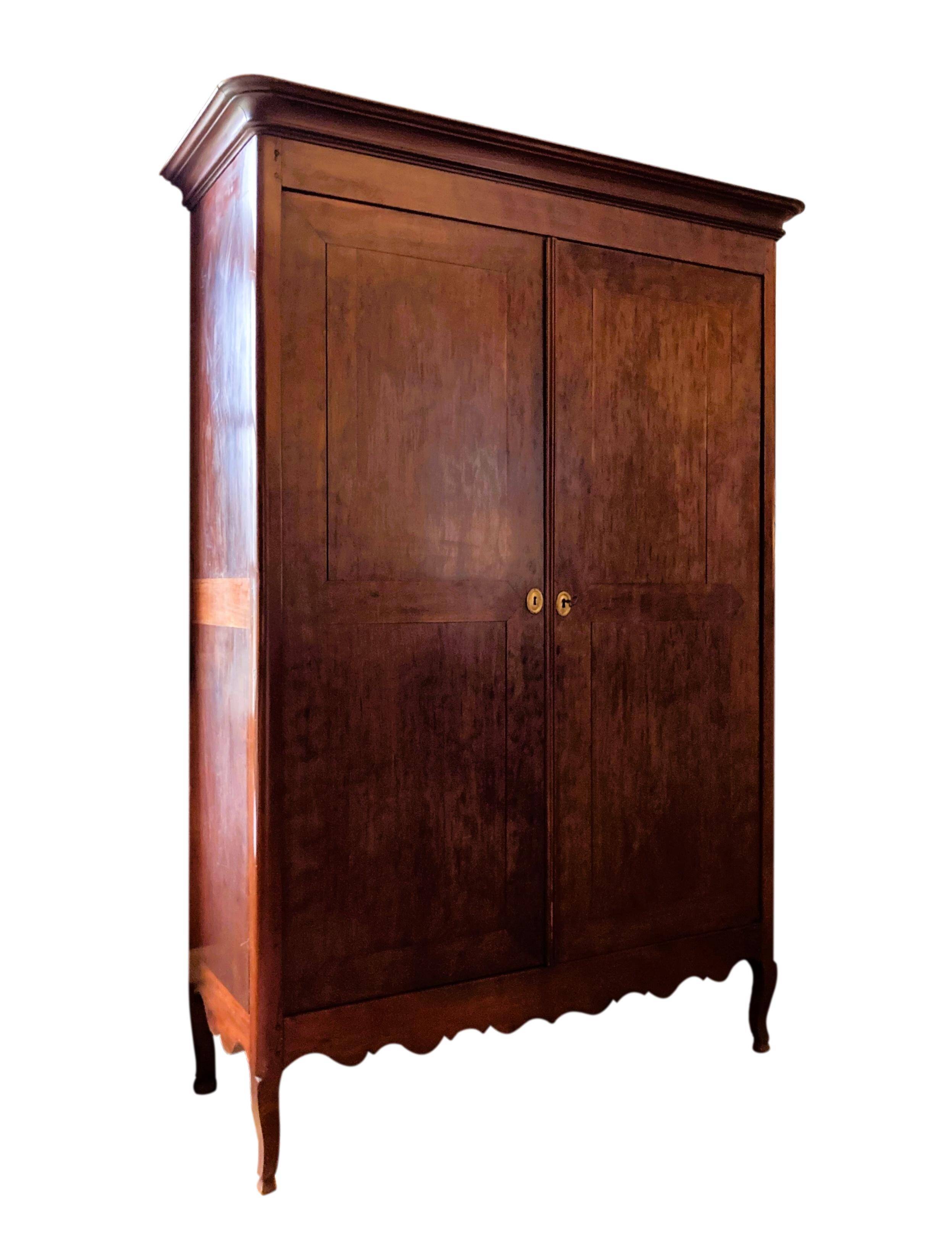 Petite armoire de port en acajou XVIIIe siècle