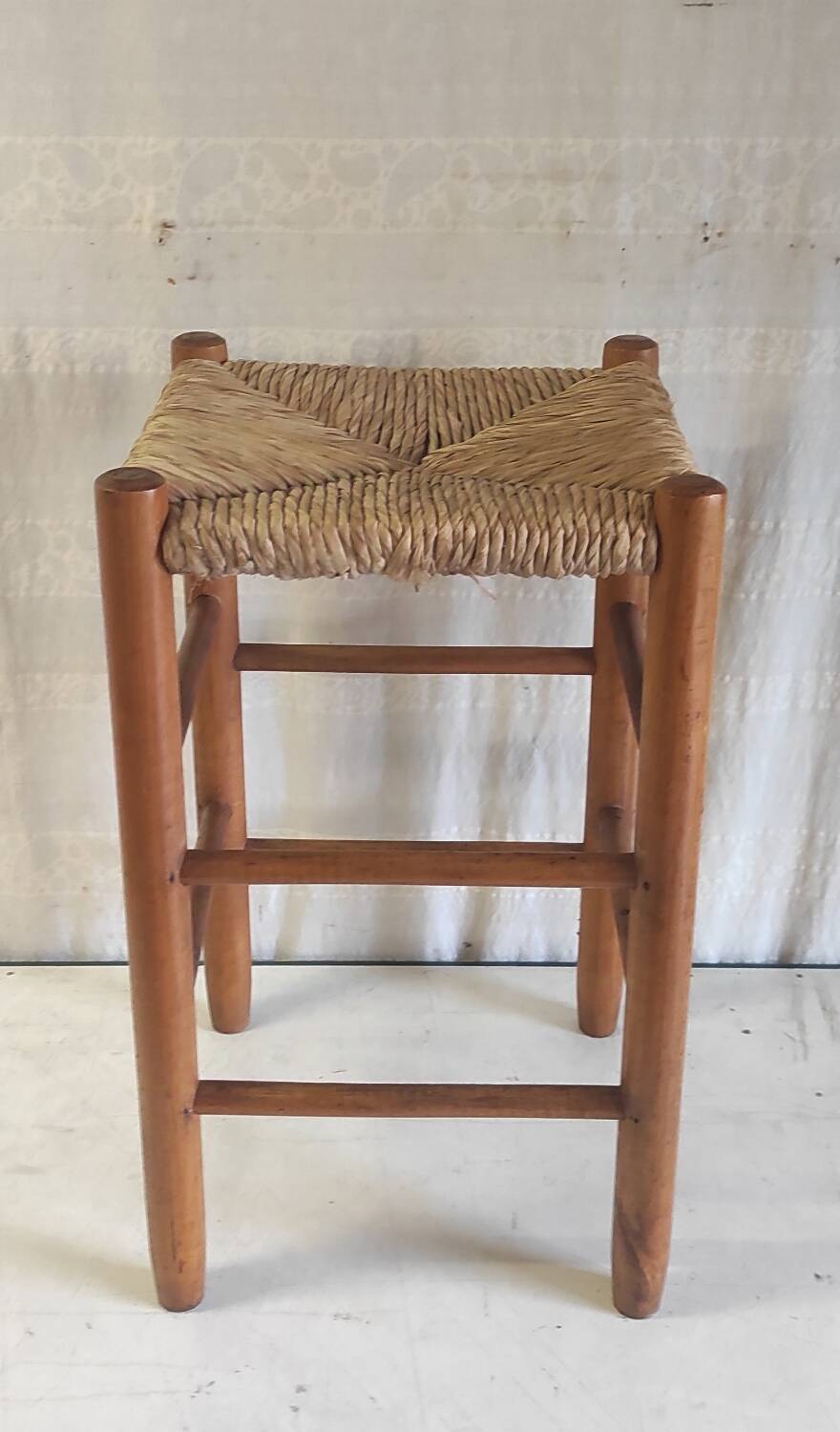 High stool in solid wood and straw - mid. 20th century