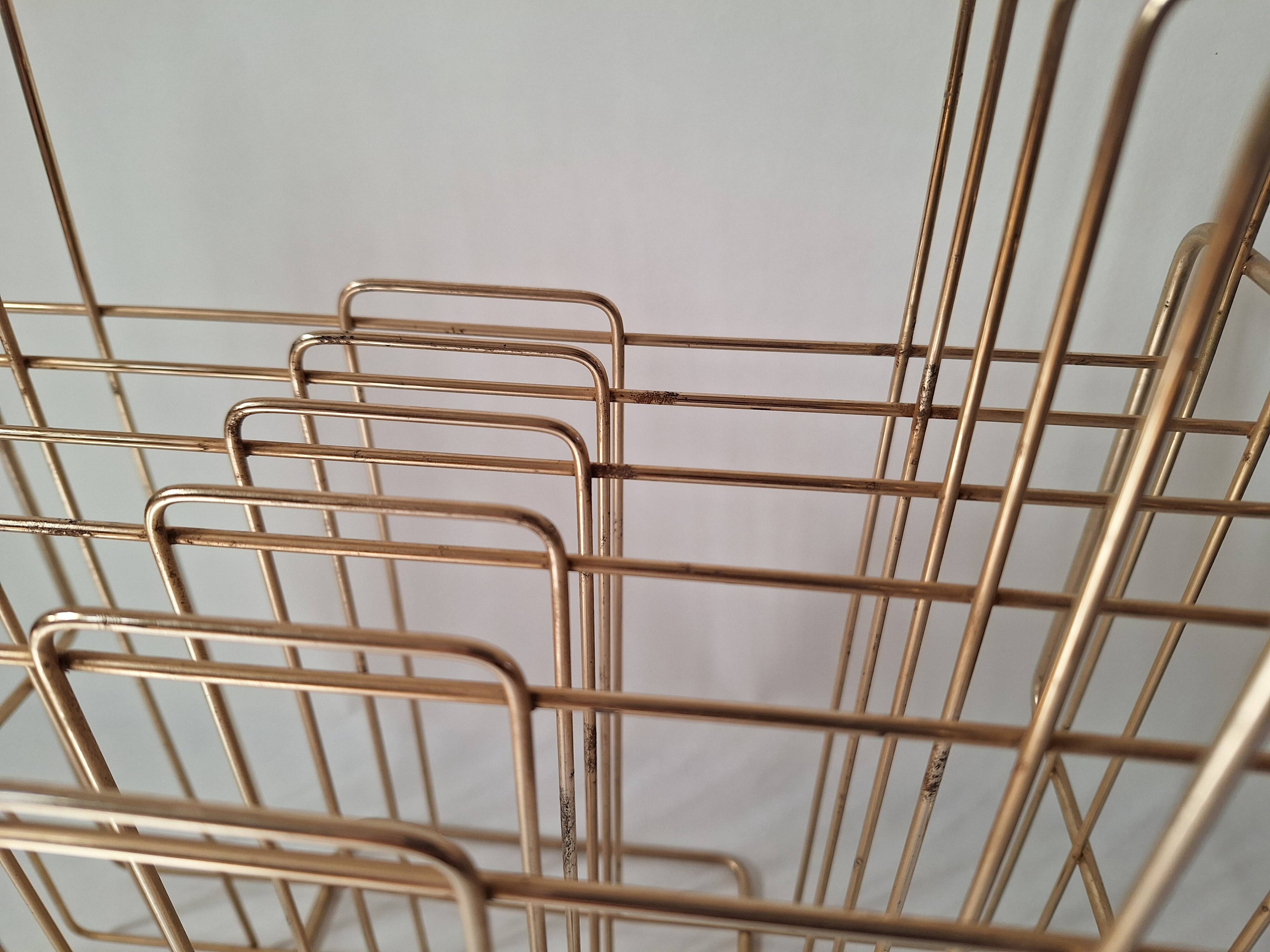 Vinyl record holder / magazine holder