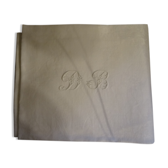 Trio of towels in linen monogrammed db