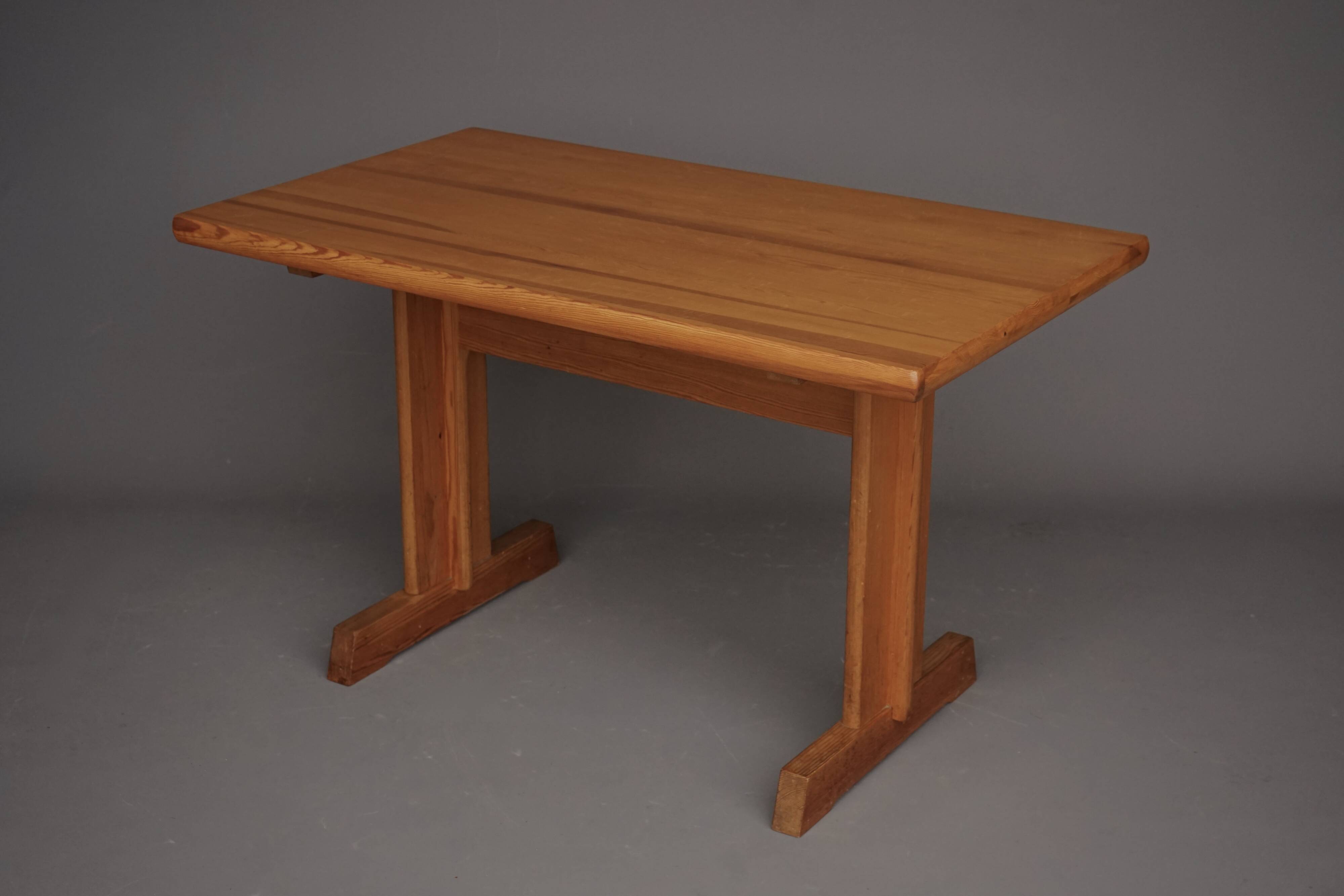 Table de cuisine en pin massif, années 1970