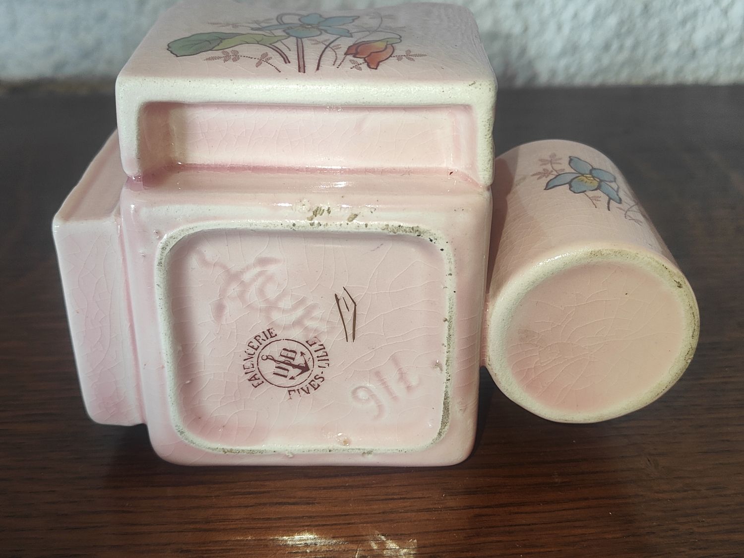 Storage pot with compartments for make-up and beauty products in old earthenware De Bruyn Fives Lille