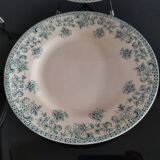 7 assiettes plates modèle Jane à décor floral vert foncé Saint-Amand