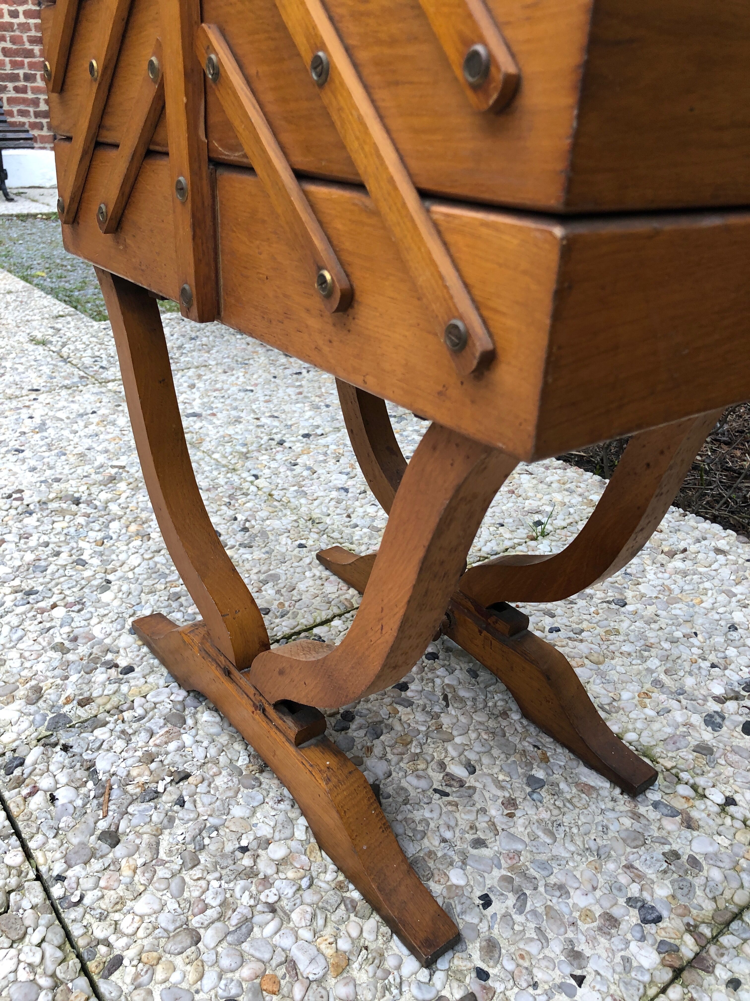 Worker wood feet Deco