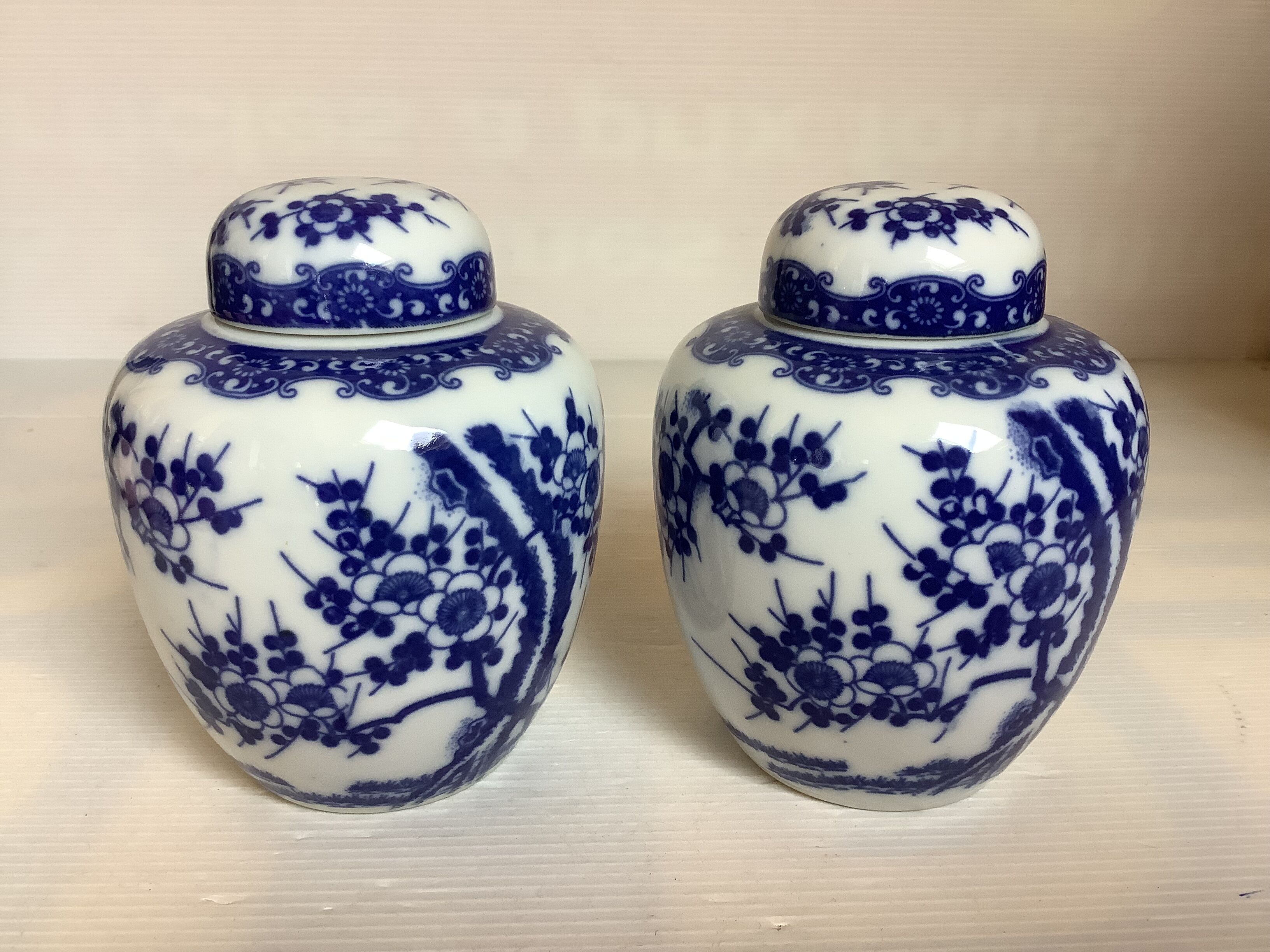 Paire de vases fleurs bleues
