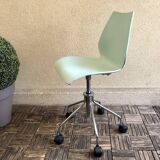 Mauï Kartell office chair design Vico Magistretti swivel wheel