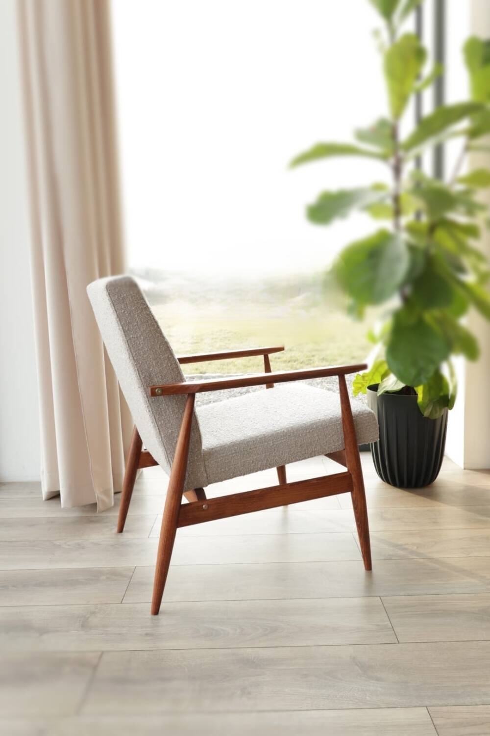 Fauteuil bouclé vintage bois couleur noyer tissu gris champagne design mid