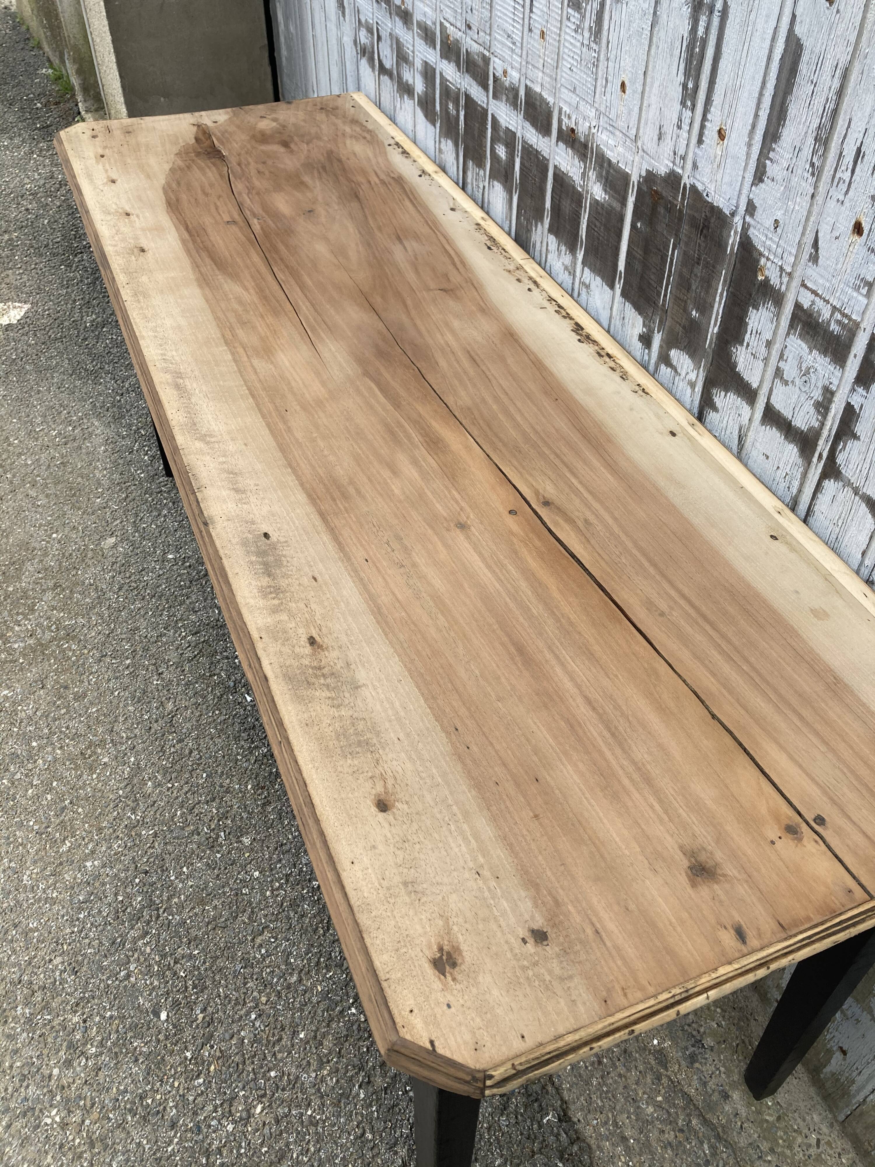 Console natural tray black footing