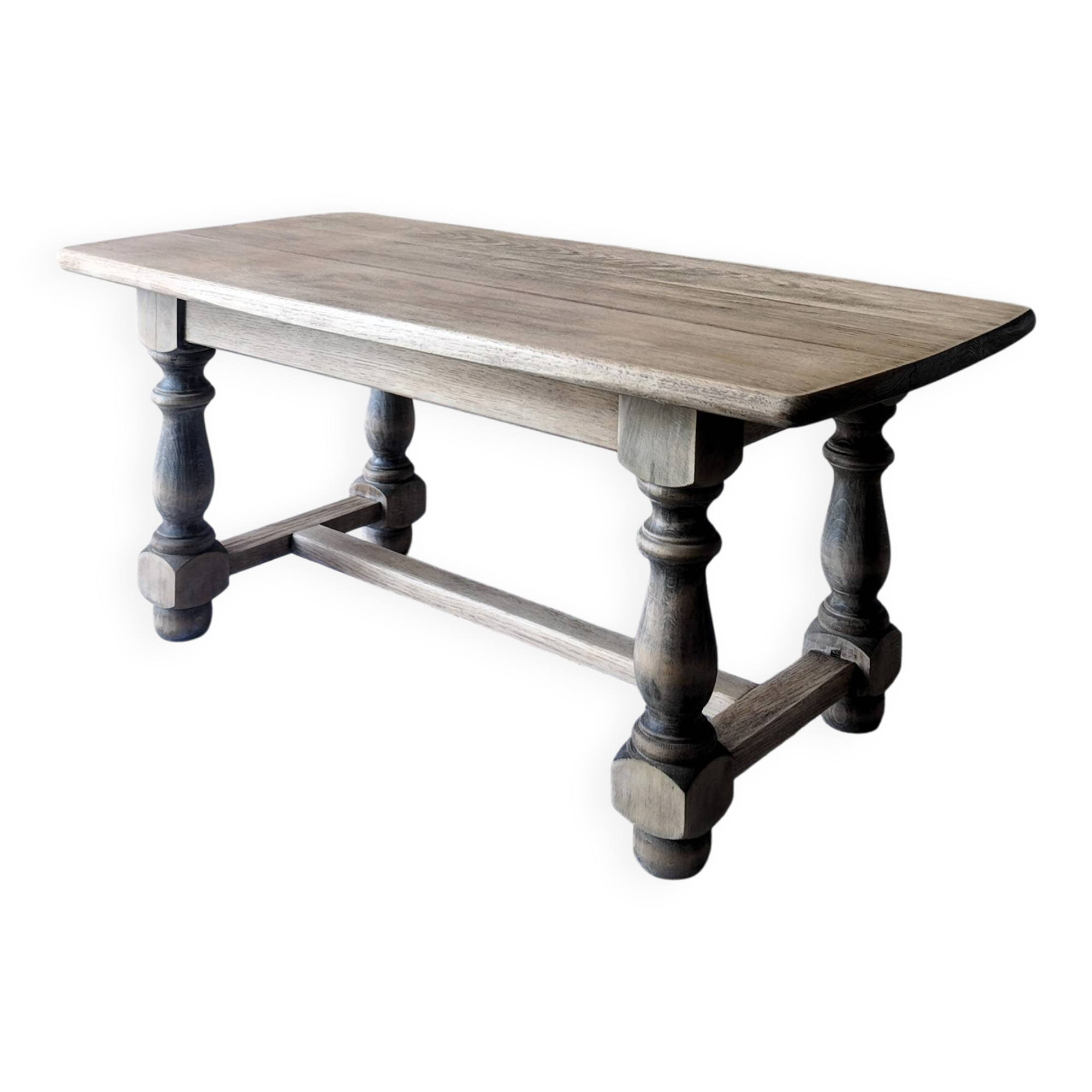 Old farmhouse coffee table in solid oak - turned legs and stretcher.