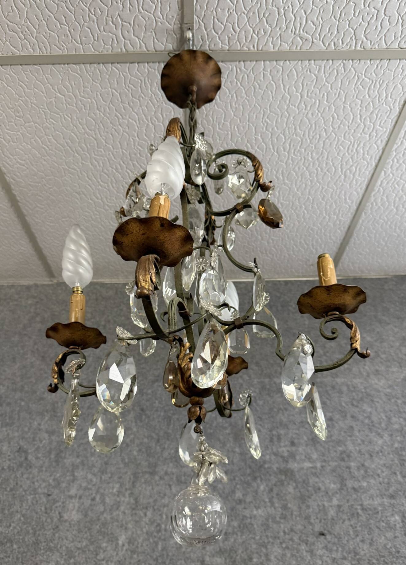 Venetian chandelier with gold and lacquered metal tassels, circa 1940