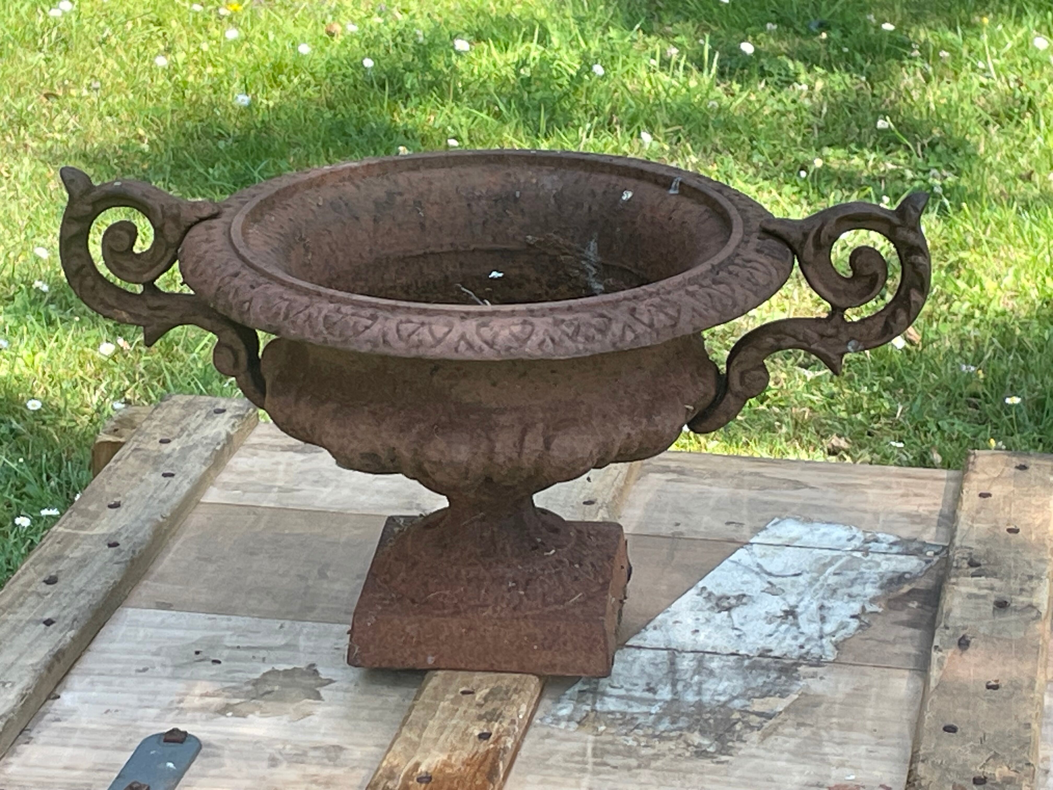 Medici vase cast iron / garden or interior decoration