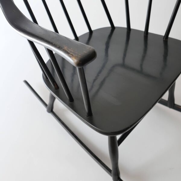 Rocking chair Lena Larsson design scandinave1960 pour Nesto