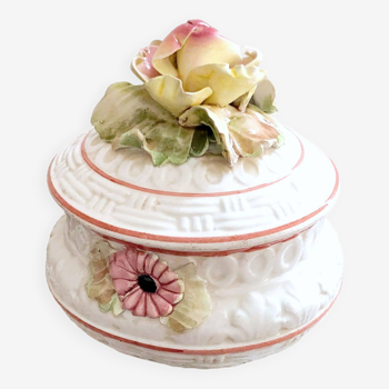 Boîte bonbonnière porcelaine barbotine florale